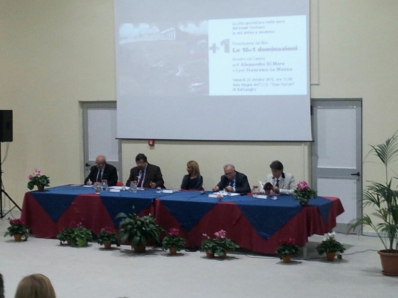 Battiipaglia, presentato il libro “Le 16 + 1 dominazioni” al Ferrari
