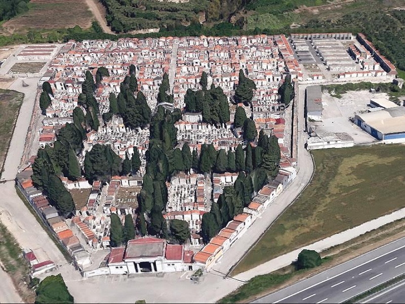 Battipaglia. Cimitero ancora disagi, lavori al palo