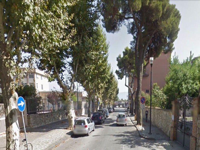 Eboli, auto in fiamme. Paura a via Perito