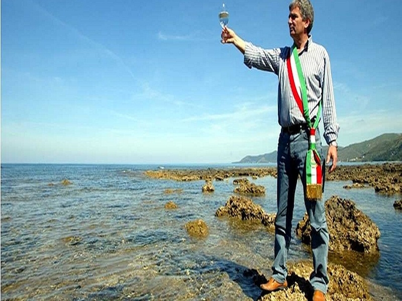 Sindaco ucciso, test Dna per 94 persone