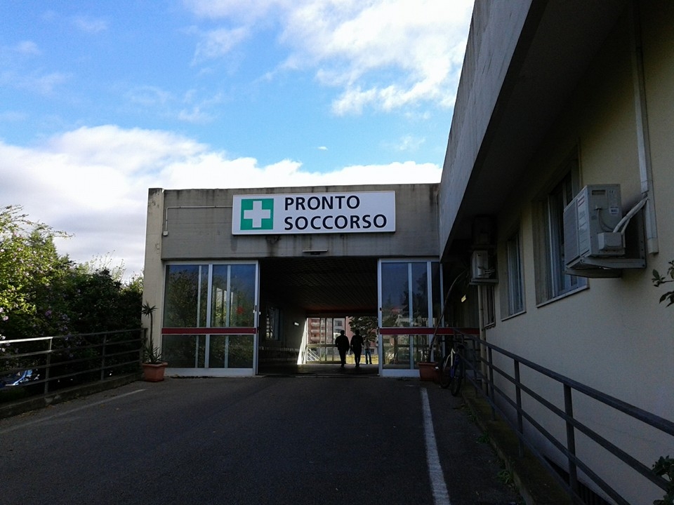 Battipaglia, arrestato 51enne. L’ uomo si è scagliato contro due poliziotti ferendoli.