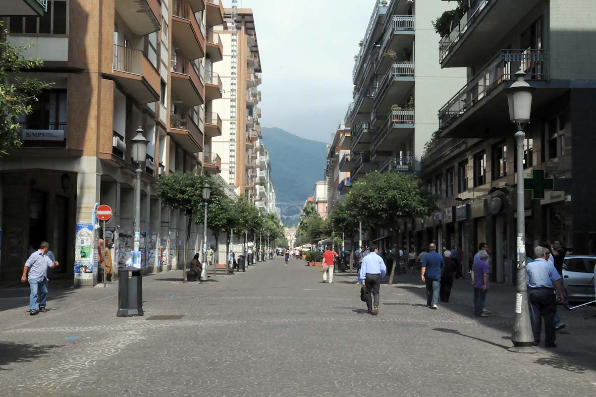 Salerno, continuano i furti sul Corso. Denunciati due Stranieri