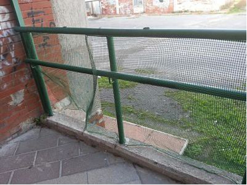 Salerno, bambina cade nel vuoto. Panico all’ “Alfano”