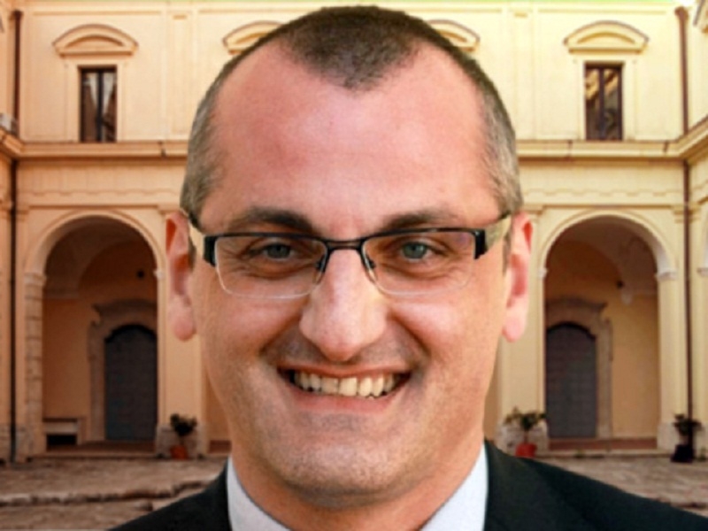 Eboli. Tecnici al lavoro per la manutenzione nelle scuole.