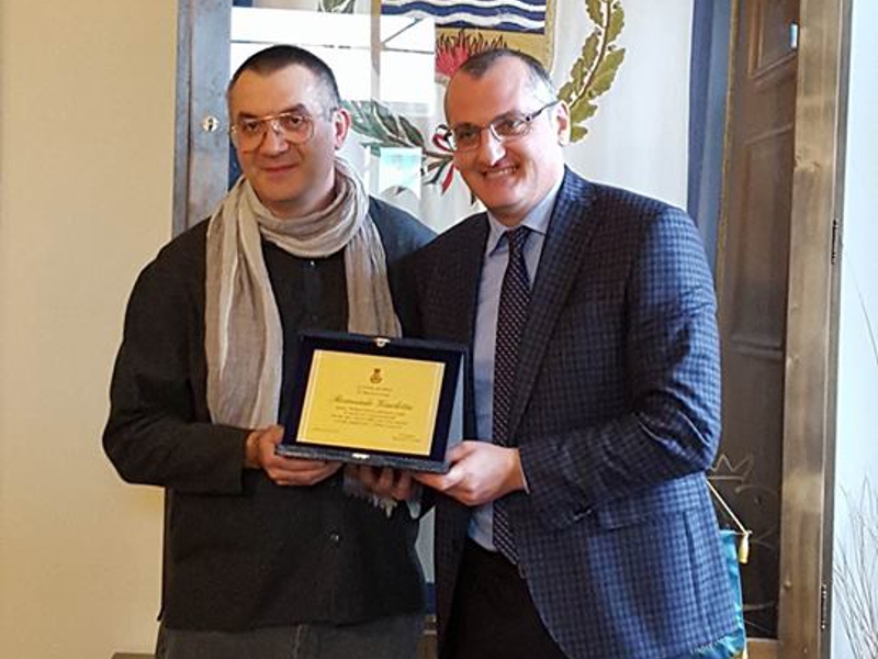 Riconoscimento al Maestro Rosmundo Giarletta consegnato dal sindaco di Eboli