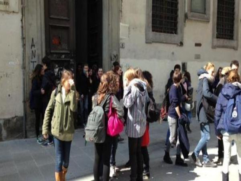 Battipaglia – Arrestato bidello che molestava sessualmente studentesse minori di 14 anni
