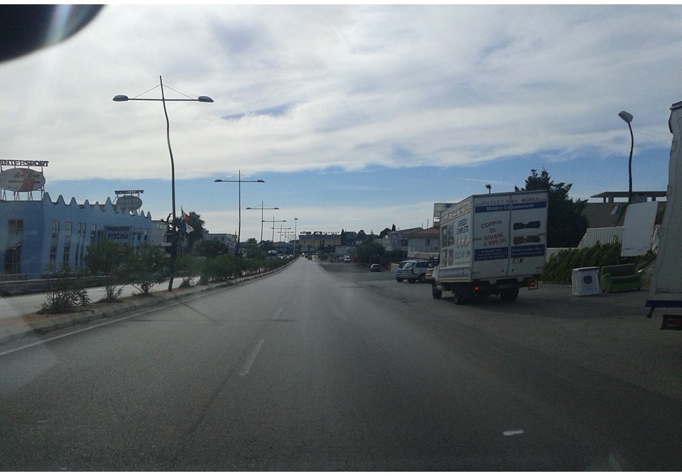 Battipaglia, denunciati due rumeni per porto d’arma abusivo e guida senza patante