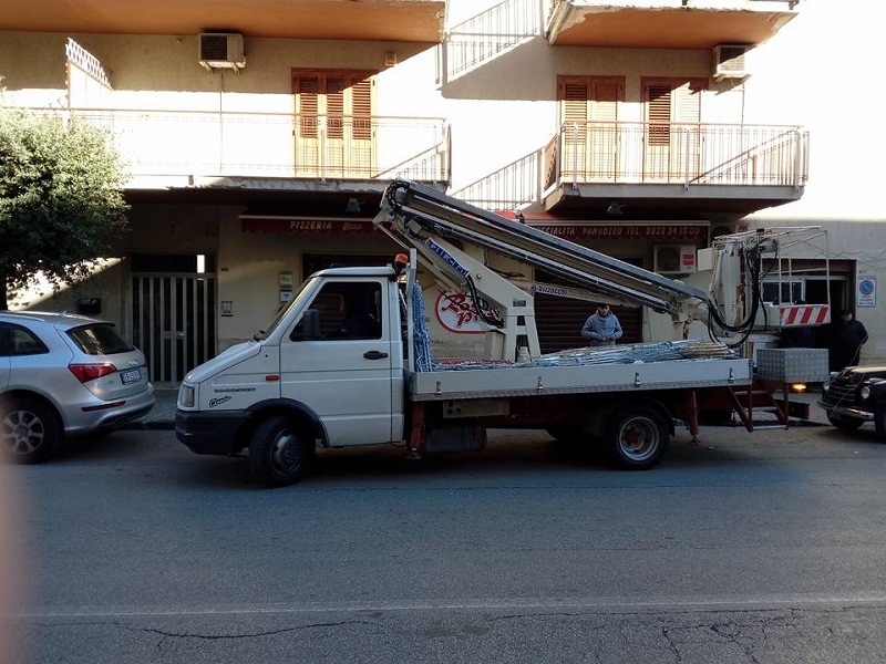 Battipaglia. Niente luminarie? Nel Rione S.Anna ci pensano i commercianti