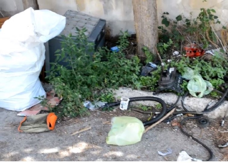 Battipaglia. Via T. de Deviitis, discarica a cielo aperto