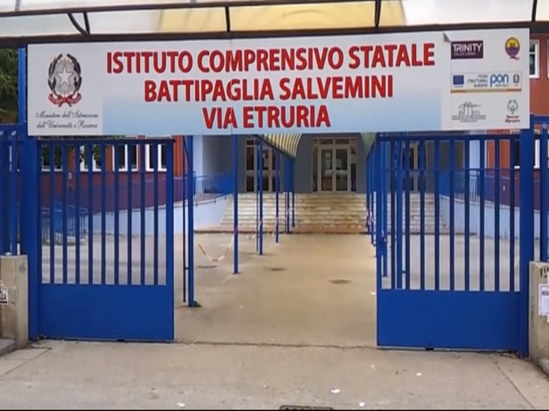 Battipaglia. Topi a scuola, piccoli studenti costretti a scappare fuori dall’aula