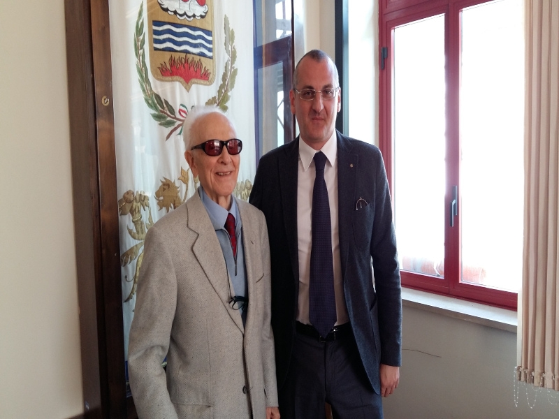 L’onorevole Abdon Alinovi in visita al Comune di Eboli