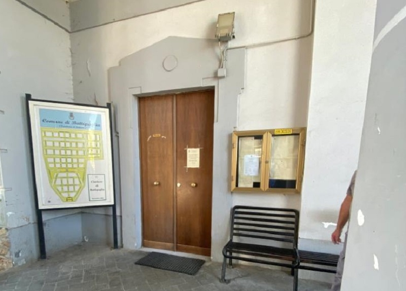 Battipaglia. Inchiesta cimitero, sospesi i due dipendenti comunali