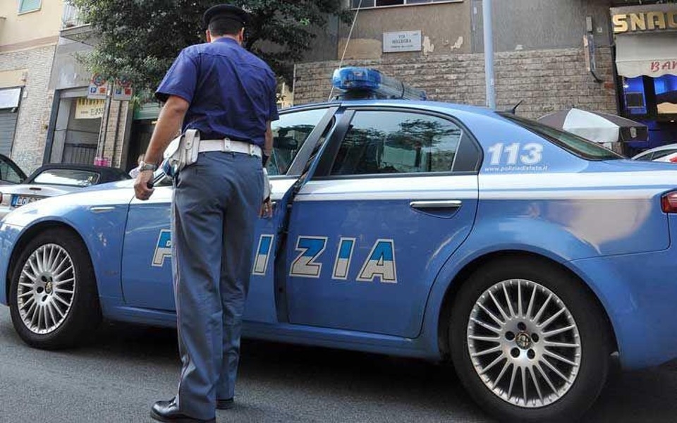 Salerno, denunciata donna per tentato furto