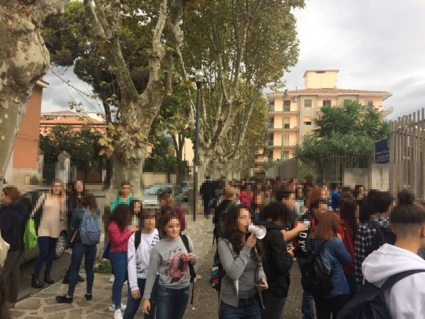 Eboli. Ritornano in classe gli studenti del Liceo Classico “Perito-Levi”