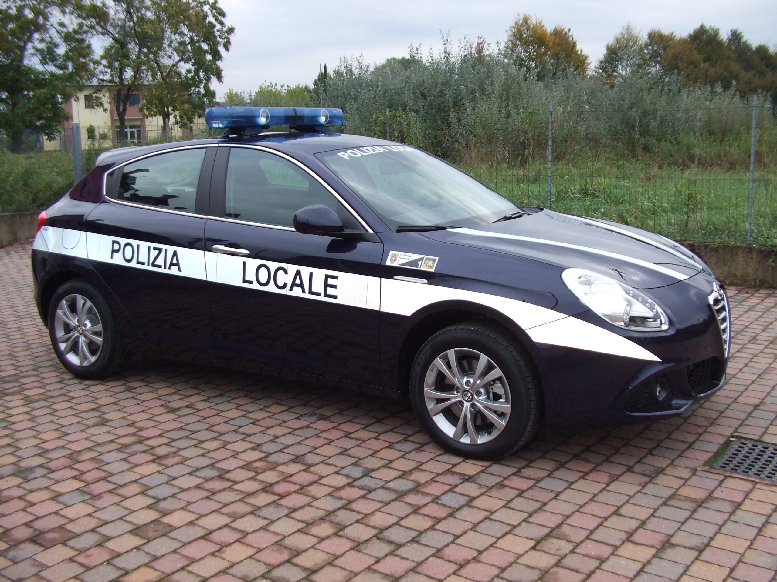 Salerno, nuovo parco auto per la Polizia Municipale