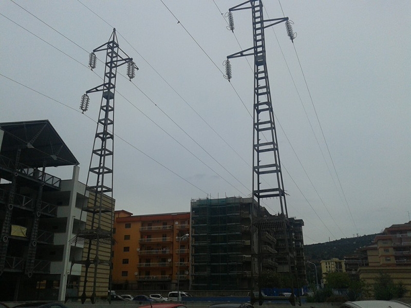 Inquinamento elettromagnetico, Cavodotto Enel sventra il rione Sant’Anna