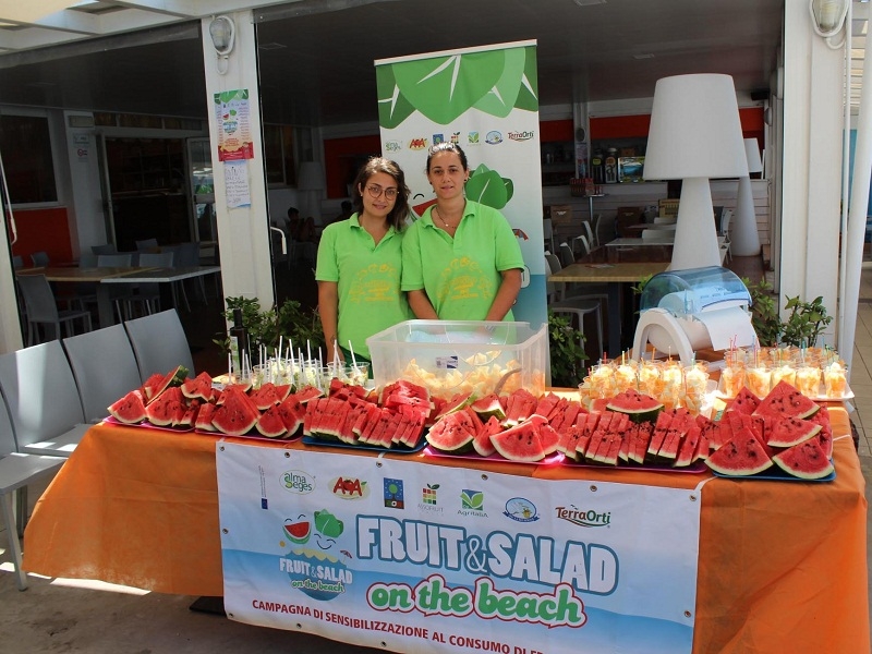 Frutta e verdura gratuite questo weekend sulle spiagge di Barletta