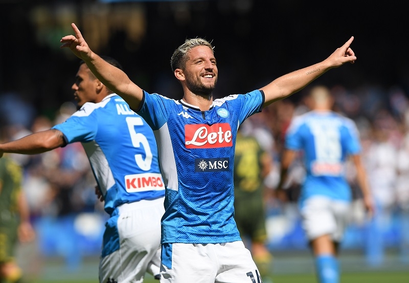 Napoli, prima domina poi soffre. Finisce 2-1 al S.Paolo