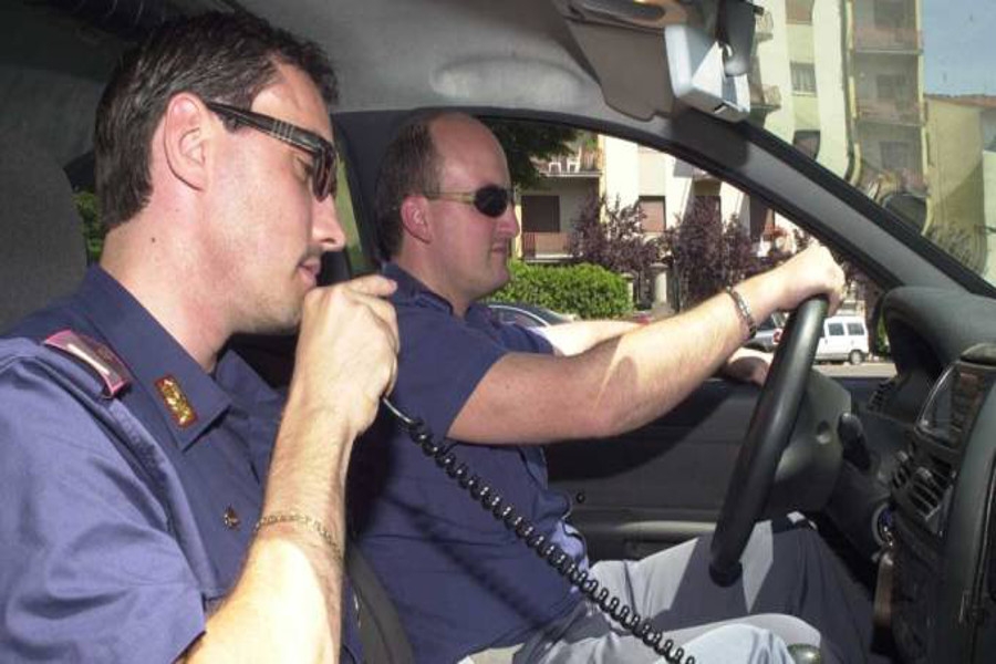 Salerno – 78enne ammalato esaurisce la riserva di ossigeno e rischia di soffocare. Salvato dall’intervento della Polizia