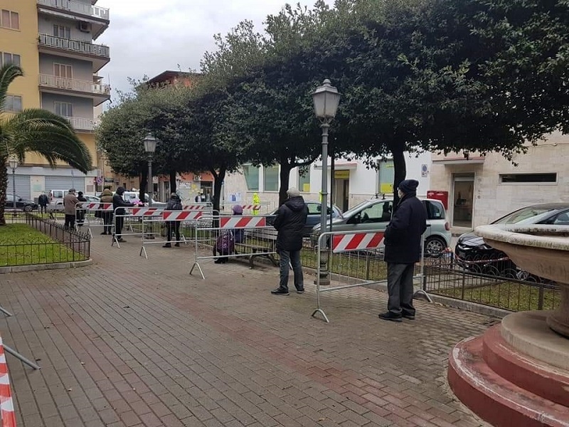 Battipaglia. Pensioni, stamani in fila tra le barriere e il freddo