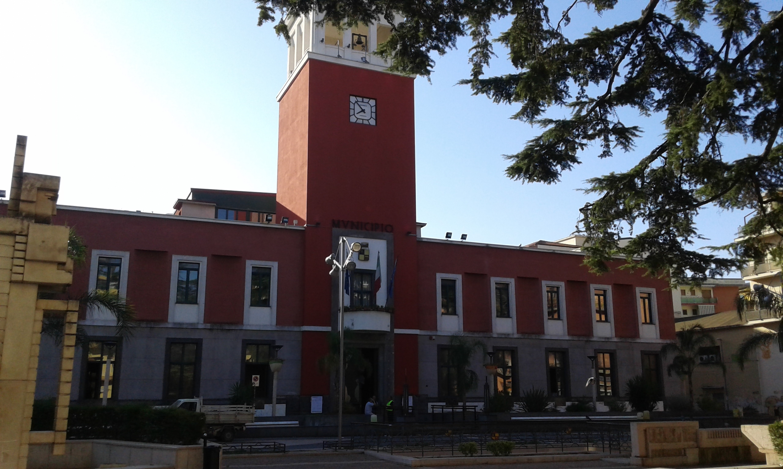 Battipaglia. Salvati interviene a favore dei dipendenti comunali