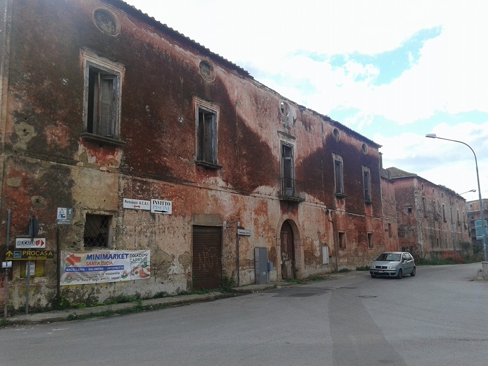 Battipaglia, cadono a pezzi le Casine del principe Doria