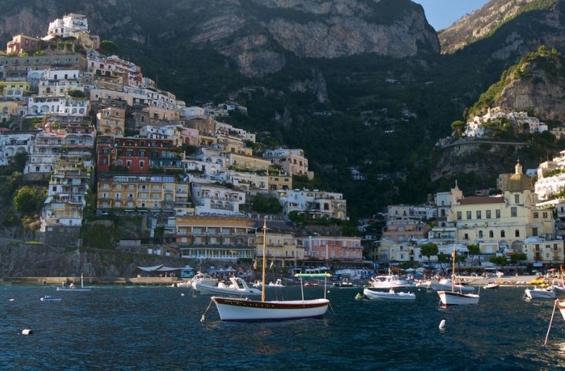 Positano. Incendio sulla S.S. 163, l’Anas istituisce il senso unico alternato