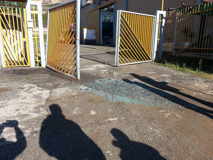 Eboli. Furto in una carrozzeria. I ladri uccidono un cane a sprangate