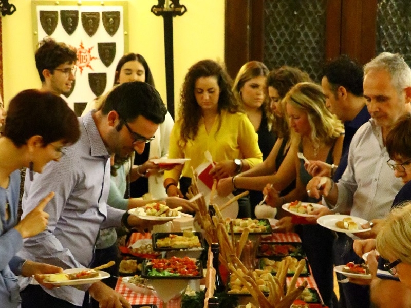 Salerno. Apericena con tante emozioni alla parrocchia San Demetrio