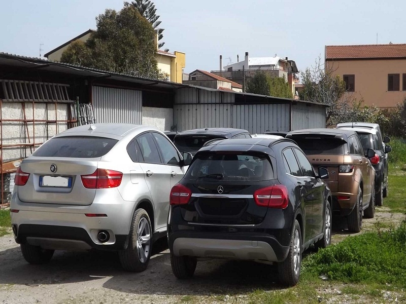 Agropoli. 11 autovetture di provenienza illecita sequestrate dalla Polizia Stradale. Denunciato il detentore