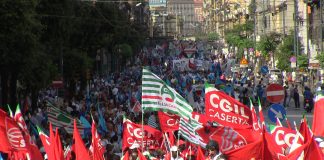Salerno. Sciopero nazionale dei lavoratori pubblici, presidio sindacale in Prefettura.