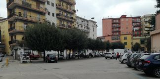 Battipaglia. Parcheggiatori abusivi in piazza Rago, protestano automobilisti e negozianti