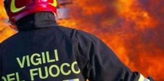 Salerno, appartamento in fiamme: evacuata intera palazzina