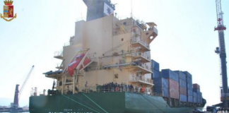 Salerno. Nave cargo soccorre 32 uomini in mare: 8 sono minorenni