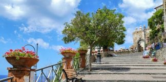 Agropoli. Il borgo antico si abbellisce di piante e fiori per l’estate