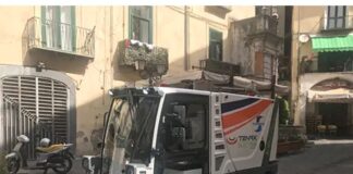 Salerno Pulita: una mini lavastrade per il centro storico cittadino