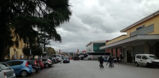 Battipaglia. Noto truffatore napoletano evade gli arresti domiciliari, la Polfer lo ferma in stazione