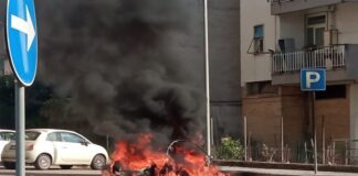 Battipaglia. Ultima ora. Viale De Crescenzo, ennesima automobile in fiamme