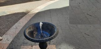Battipaglia. Spreco d’acqua. Fontanino rotto in Via Italia, protestano i cittadini