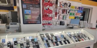 Battipaglia. La banda del buco irrompe nell’Unieuro, rubati 40 smartphone