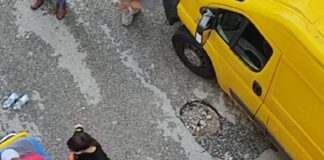 Battipaglia. Via Solferino, autista cade in una buca stradale e si frattura una gamba
