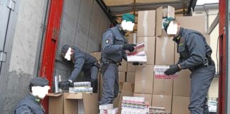 Arrestato per contrabbando di sigarette, scoperto camion con 70 quintali di bionde