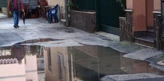 Battipaglia. Pozza d’acqua in via Righi, scatta la protesta dei residenti
