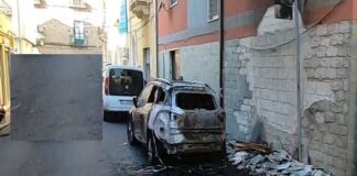 Battipaglia. Paura in via Due Giugno, in fiamme due autovetture