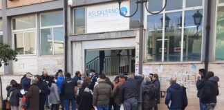 Battipaglia. Proteste. Distretto sanitario di piazza San Francesco, utenti in fila per ore