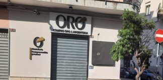 Battipaglia. Furto alla Compro Oro, 5 banditi in pochi minuti ripuliscono le vetrine