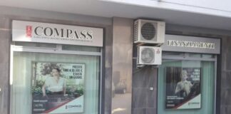 Battipaglia. Sfondata una vetrina della Compass con la tecnica dell’ariete, indagano i Carabinieri