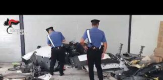 Scafati. Smontavano autovetture rubate in un capannone, 5 arresti in flagranza di reato (video)