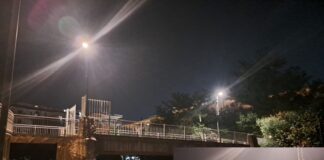 Battipaglia. Foto Notizia. Ponte sul Tusciano in Villa, riaccese le luci dopo la nostra segnalazione (vedi il prima e il dopo)