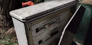 Battipaglia. Cassetta Enel aperta, i residenti di via Paolucci: “Rischio scossa elettrica per qualche bambino”